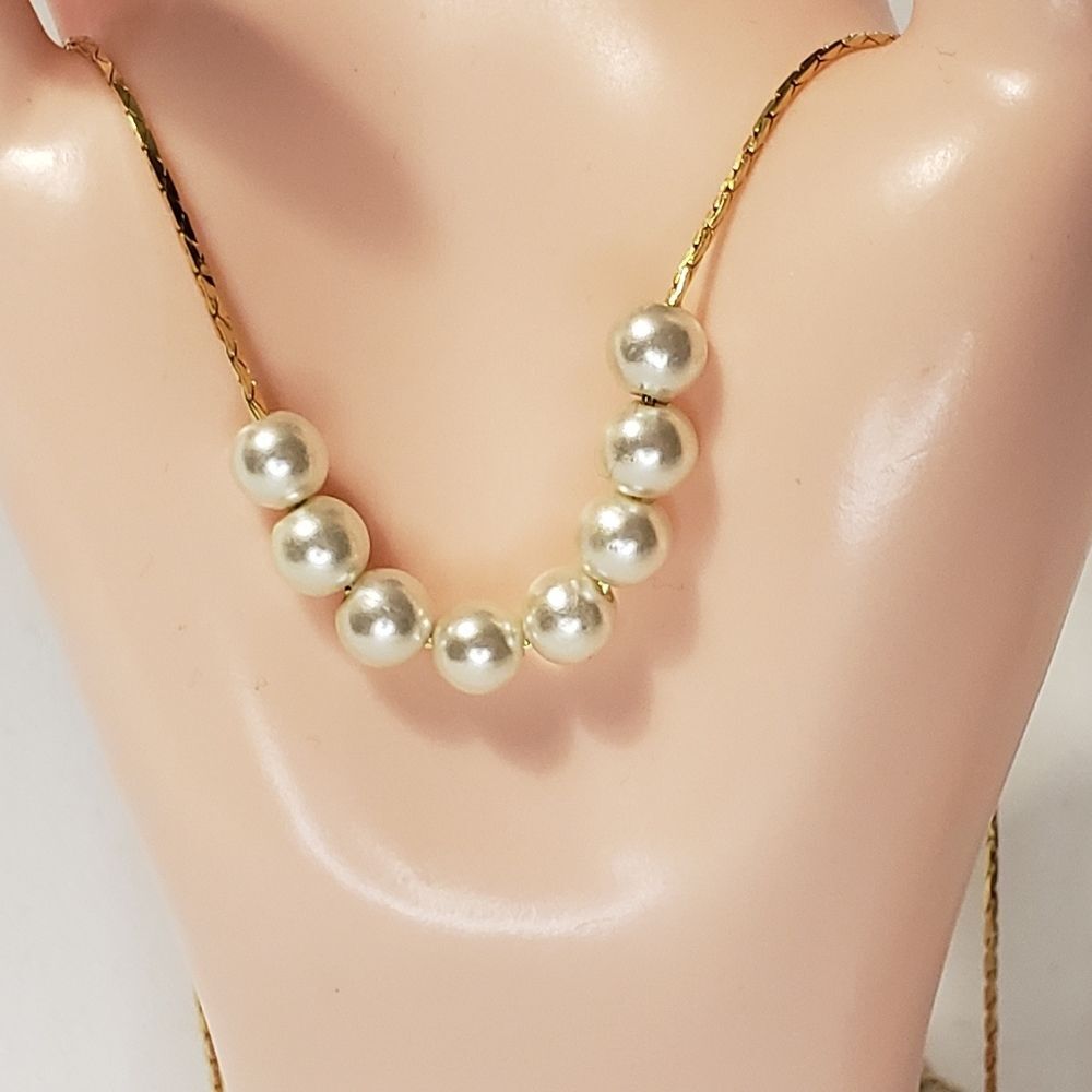 Pearl Necklace with gold chain
